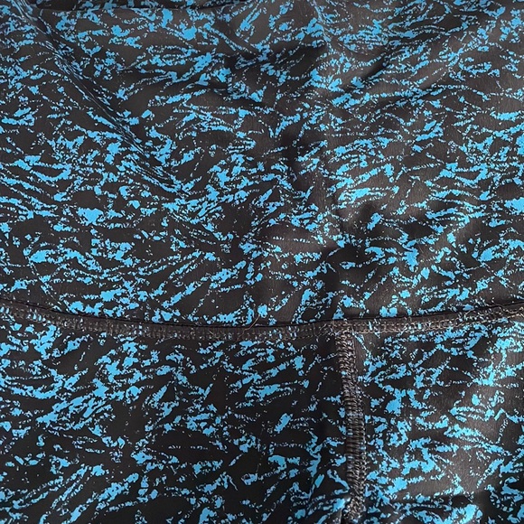 Lulumen Capri Pattern Leggings Barely Worn - Picture 2 of 2